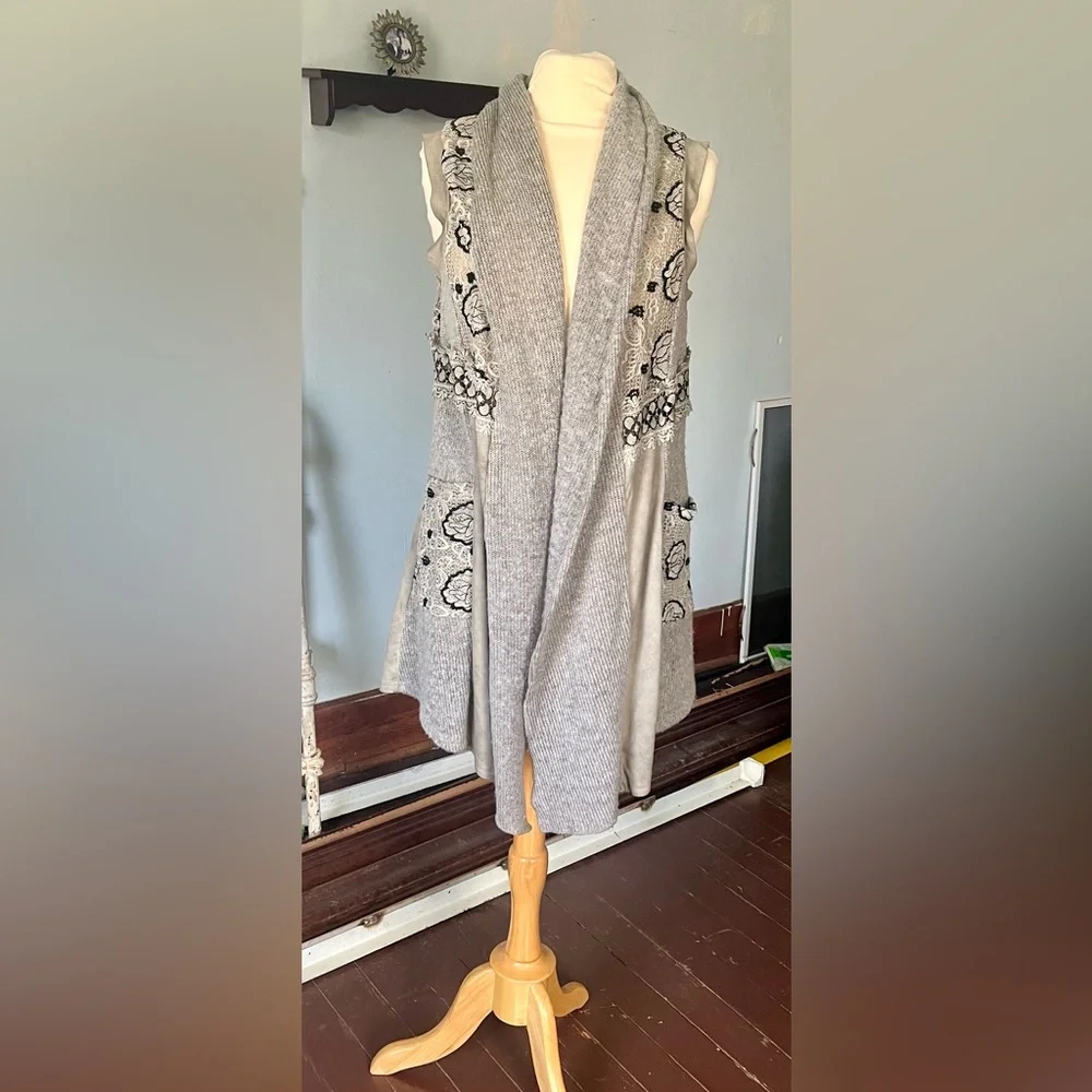 NEW Vintage brand Gray Women's sleeveless Cardigan with Black Embroidery - Picture 1 of 6